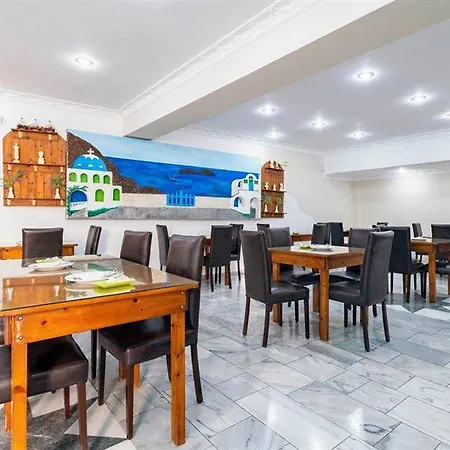 Bay Hotel Perissa (Santorini)
